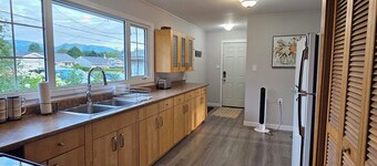Cozy Bungalow in Kitimat