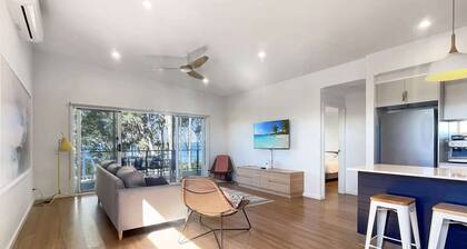 Pet-Friendly 3-Bed Coastal Gem Near Long Beach