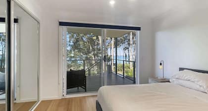 Pet-Friendly 3-Bed Coastal Gem Near Long Beach
