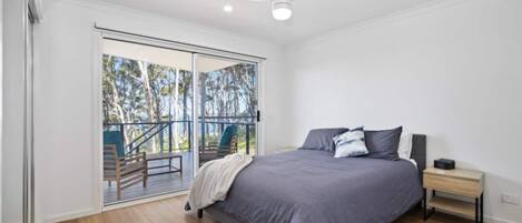 3 室のベッドルーム、アイロン / アイロン台、WiFi、ベッドシーツ