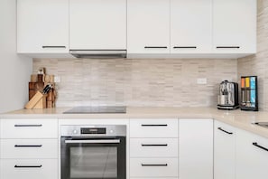 Coffee/tea maker, fridge, microwave, oven