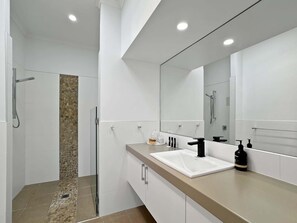 Shower, hair dryer, towels, shampoo