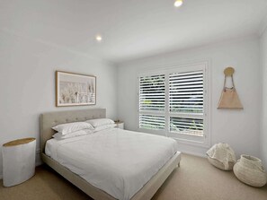 4 bedrooms, desk, iron/ironing board, WiFi