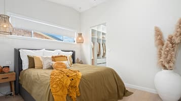 3 Schlafzimmer, Schreibtisch, Bügeleisen/Bügelbrett, WLAN