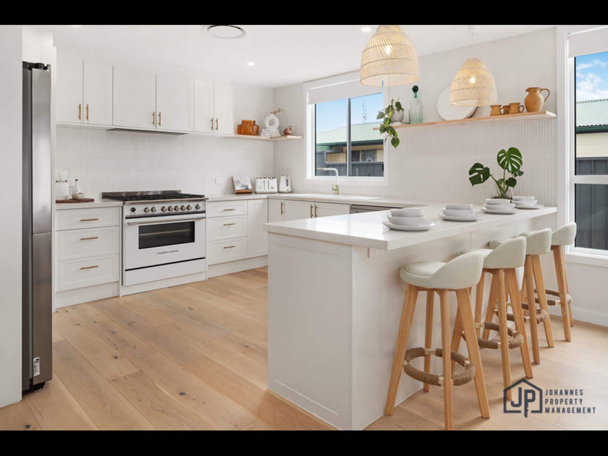 Kjøleskap, mikrobølgeovn, ovn og kokeplater