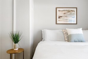 6 habitaciones, escritorio y tabla de planchar con plancha 