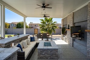 تناول الطعام بالخارج