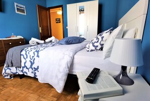 3 bedrooms, desk, iron/ironing board, travel crib