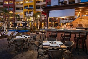 تناول الطعام بالخارج