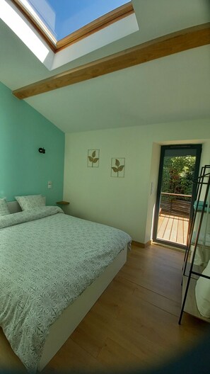 3 bedrooms, iron/ironing board, travel crib, free WiFi