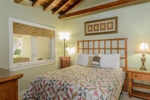 2 عدّة غرف نوم ومكواة/لوح كي وخدمة الإنترنت وملاءات أسرّة