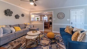 Unclassified image, 5 of 35, button -  Freshly renovated four bedroom home with a Beautiful backyard and pond.   (Greensboro)