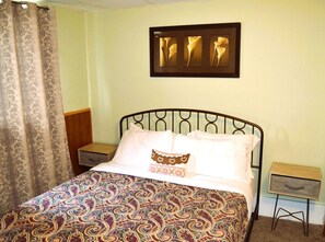2 bedrooms, iron/ironing board, WiFi