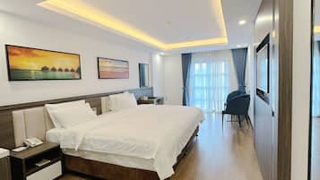 Executive Double Room Single Use, City View | Living area