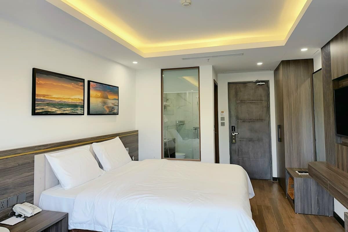 Blackout curtains, soundproofing, iron/ironing board, free WiFi