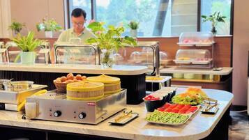 Petit déjeuner buffet compris tous les jours