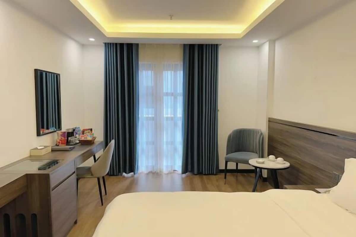 Blackout curtains, soundproofing, iron/ironing board, free WiFi