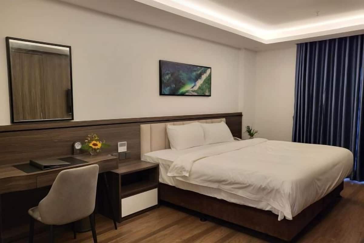 Blackout curtains, soundproofing, iron/ironing board, free WiFi