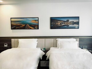 Habitación ejecutiva con 2 camas individuales | Cortinas blackout, insonorización y tabla de planchar con plancha