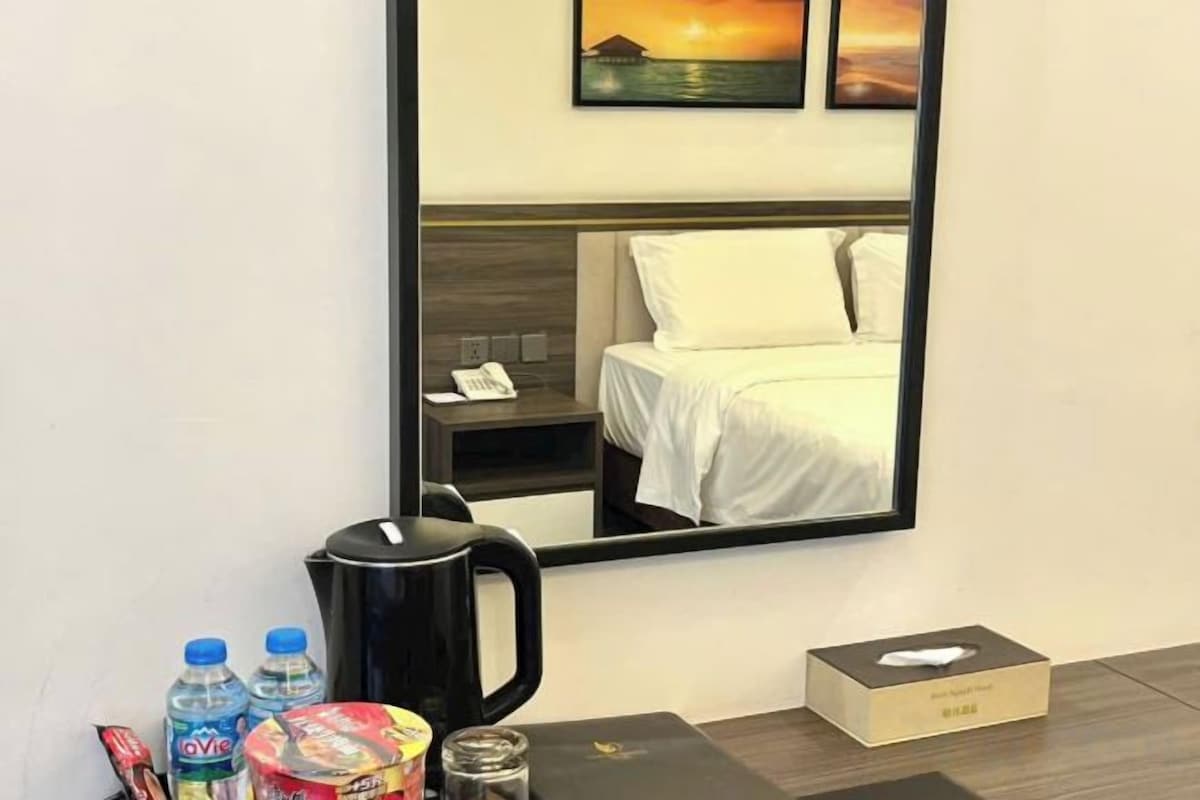 Cortinas blackout, insonorización y tabla de planchar con plancha