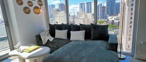 Smart TV, table tennis