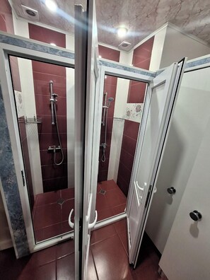 Hair dryer, towels, toilet paper - Arm Hostel (Yerevan)