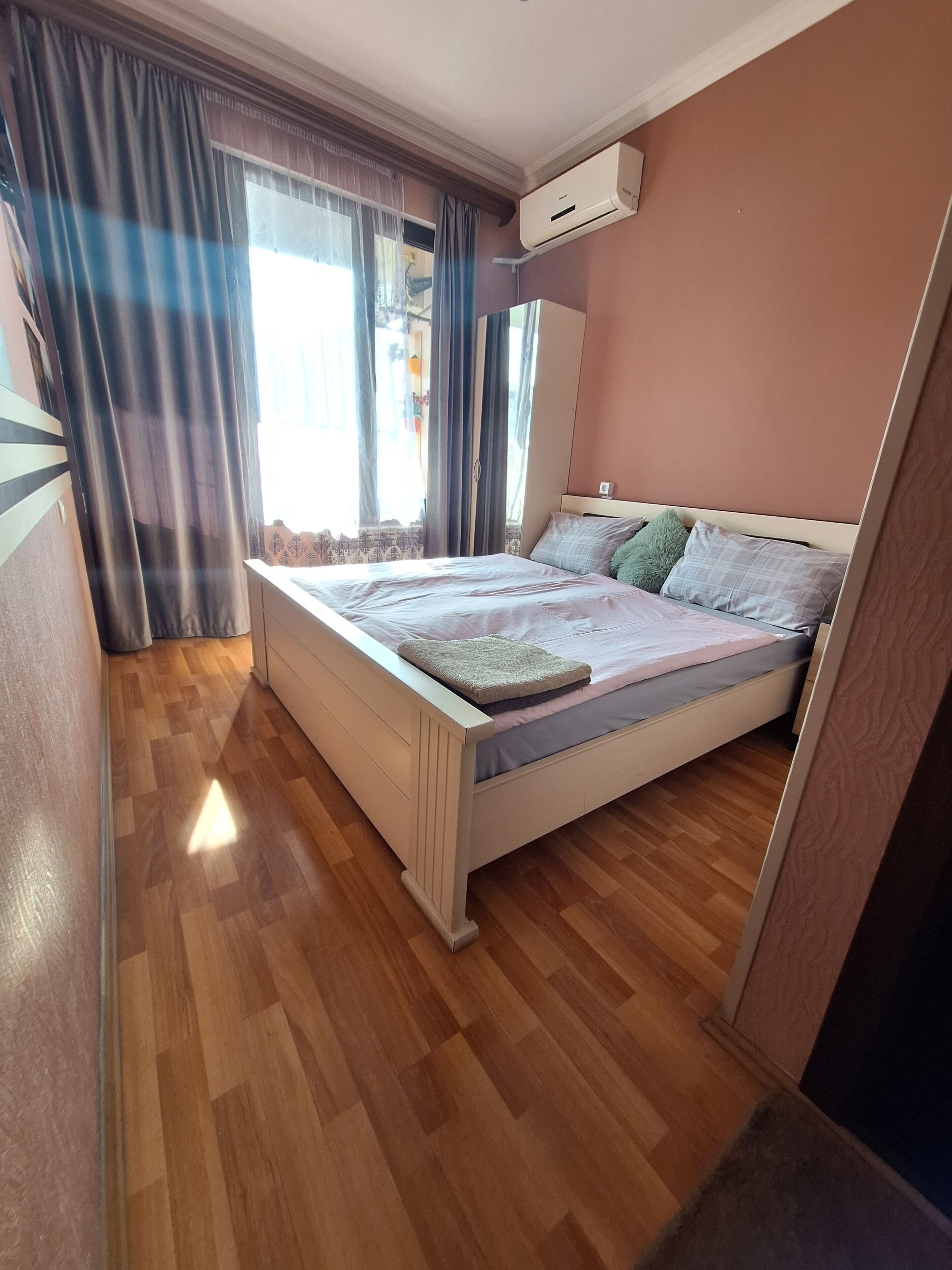 Deluxe Double Room with City View | Silitysrauta/-lauta, ilmainen Wi-Fi, vuodevaatteet