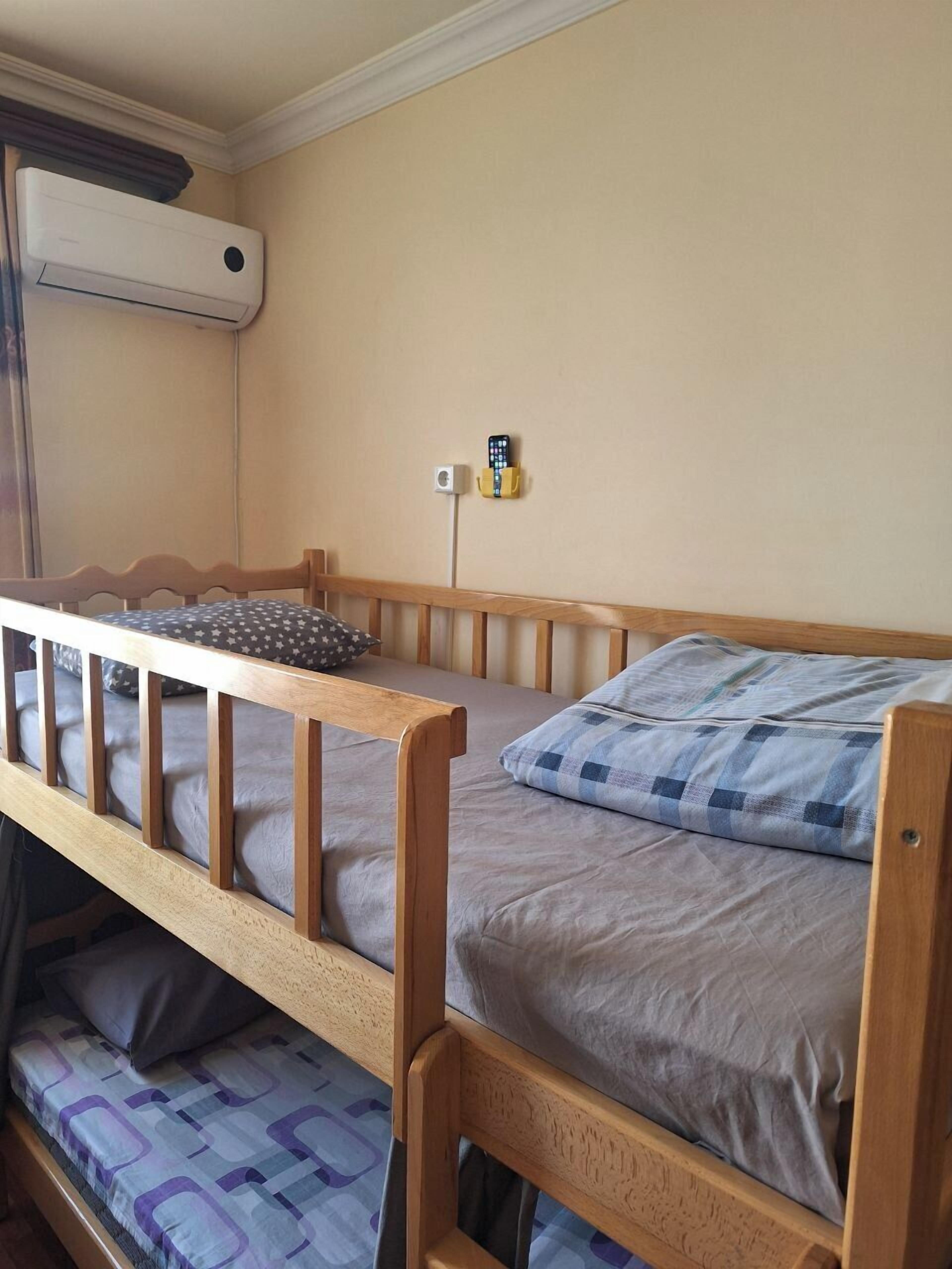 4-bed female room with a shared shower | Näkymä huoneesta