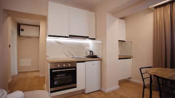 Frigorífico, horno, placa de cocina y lavavajillas
