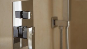 手持ち式のシャワーヘッド