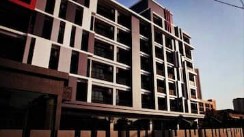 Vista frontal de la propiedad