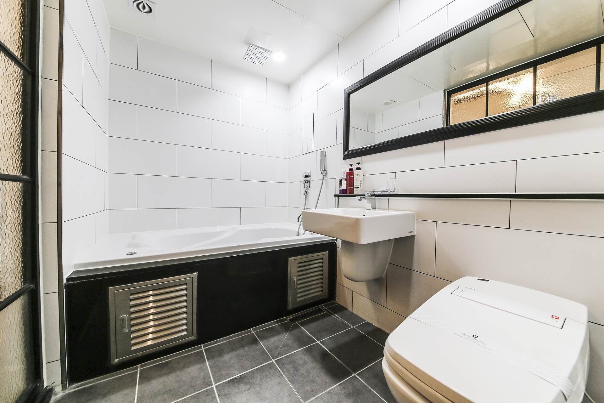 Deluxe-huone | Kylpyhuone | Ilmaiset hygieniatuotteet, hiustenkuivaaja, kylpytakit, tohvelit