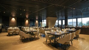 Restaurant - Essentia Premier Hotel Pune  (Paud)