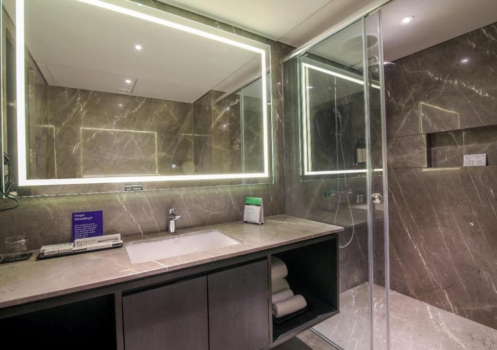 Shower, free toiletries, hair dryer, slippers