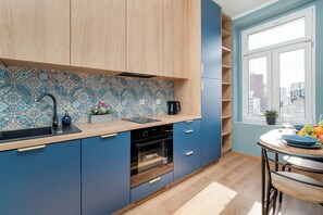 Studio, cuisine | Cuisine privée | Un four, lave-vaisselle, cafetière-théière, bouilloire électrique
