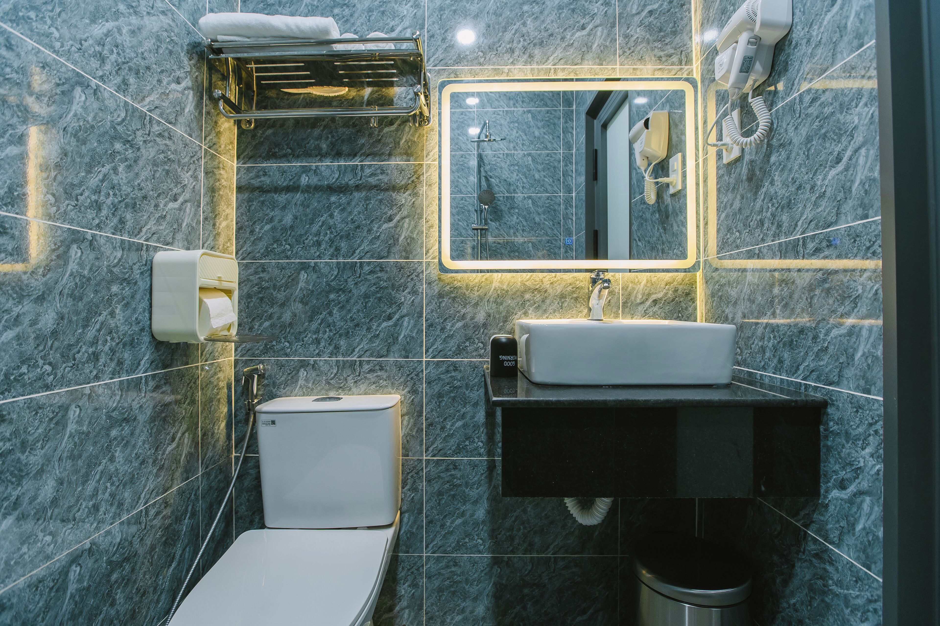 Deluxe Double Room, Non Smoking | Bathroom | Hair dryer, slippers, bidet, towels