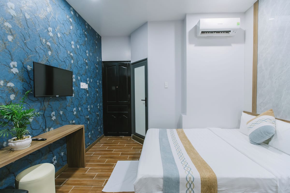 Minibar, tabla de planchar con plancha, wifi gratis y ropa de cama