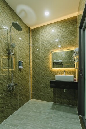 Superior Triple Room, Non Smoking | Bathroom | Hair dryer, slippers, bidet, towels - Peony Hotel (Can Tho)