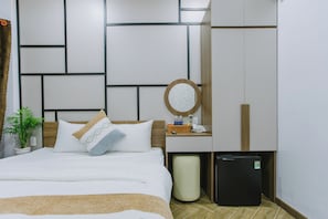 Quarto casal luxo, para não fumantes | Frigobar, ferros/tábuas de passar roupa, Wi-Fi de cortesia