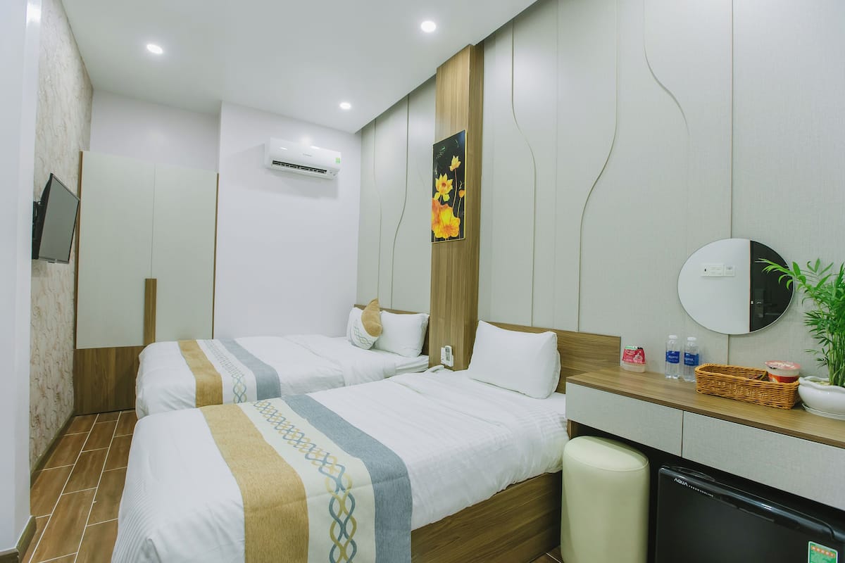Minibar, tabla de planchar con plancha, wifi gratis y ropa de cama