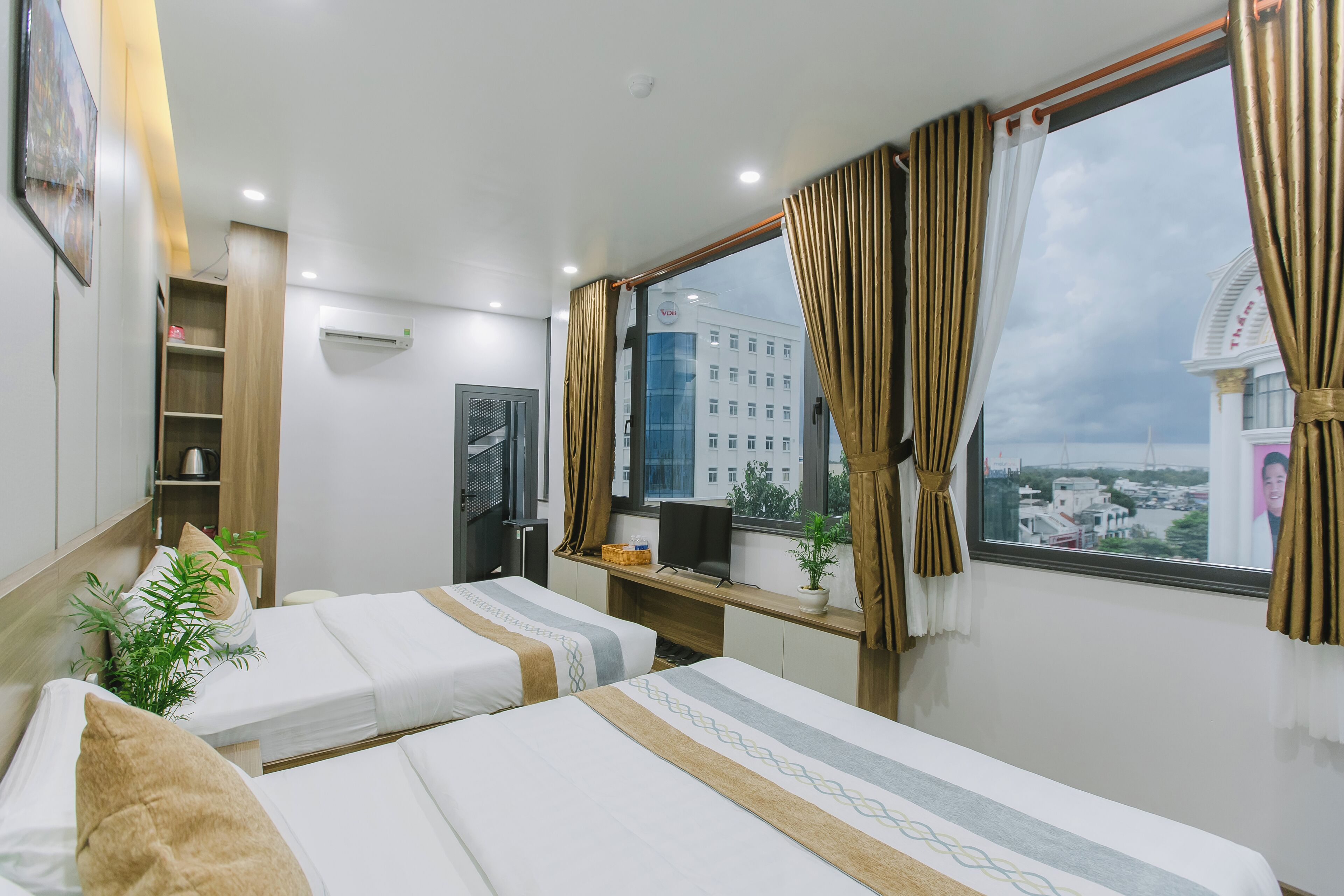 Panoramic Quadruple Room, City View | Minibar, iron/ironing board, free WiFi, bed sheets