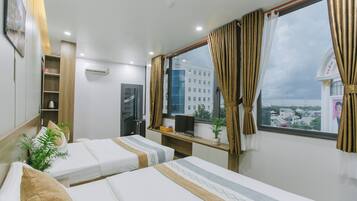 Panoramic Quadruple Room, City View