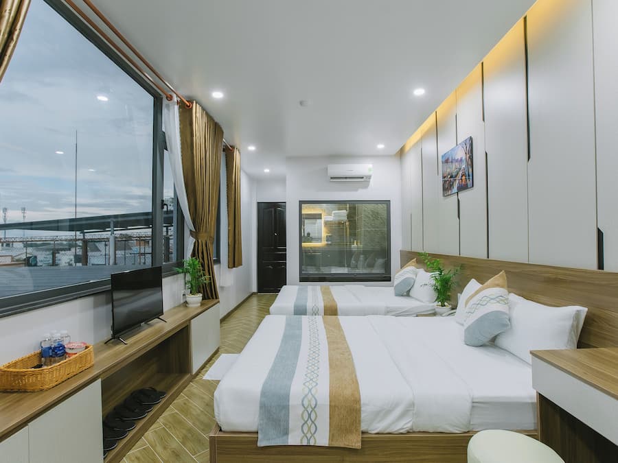 Minibar, tabla de planchar con plancha, wifi gratis y ropa de cama