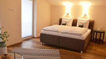 2 bedrooms, iron/ironing board, internet, bed sheets