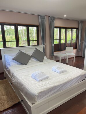 Deluxe Double Room, Private Bathroom, Mountain View