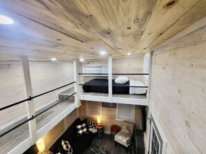 1 bedroom, WiFi, bed sheets - Modern Nest Tiny Home (Hot Springs)