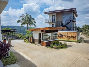 Fachada de la propiedad