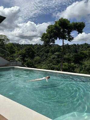 3 albercas al aire libre 