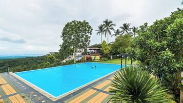 3 piscinas al aire libre