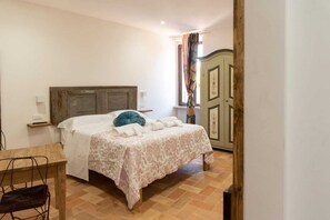 Habitación doble estándar, baño privado | Ropa de cama de alta calidad, edredón y camas Tempur-Pedic 
